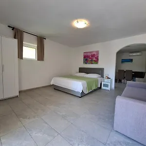 & Mila Apartman Banjol